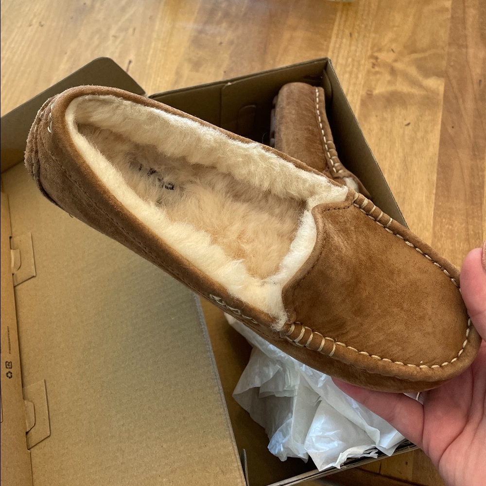 UGGS Ansley Slippers size 7–NWT in box!